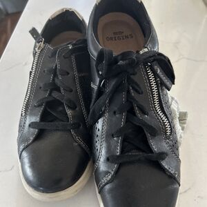 Earth Origins Etta Lace Up Side Zip Black Leather Sneaker Sz 8 Runs Large